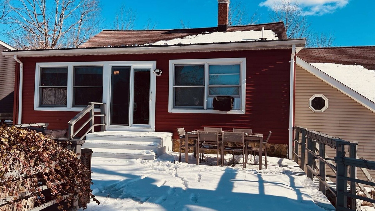 Burton House | Little Loch (2-Bedroom Home) by RedAwning