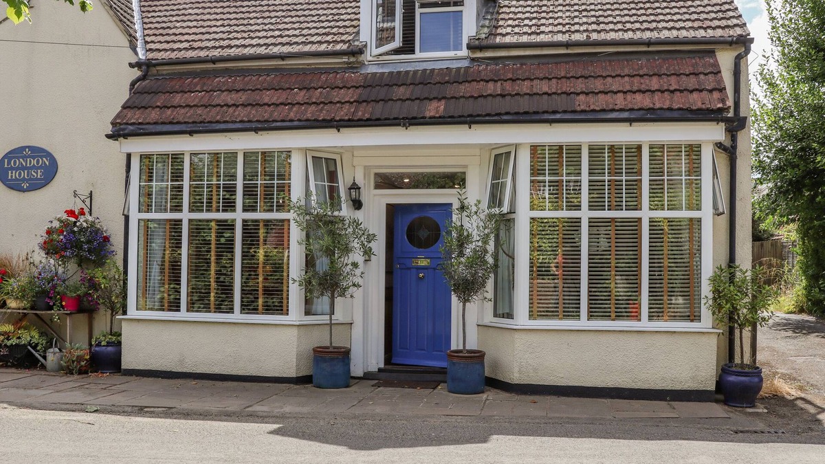Ninfield Cottage | LITTLE LONDON, pet friendly, character holiday cottage in Ninfield