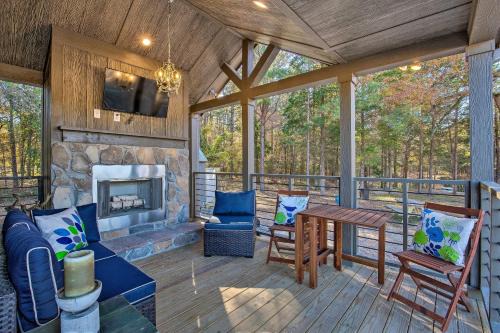 Winnsboro House | Little Lucky Star with Pond, Boat and Pasture View!