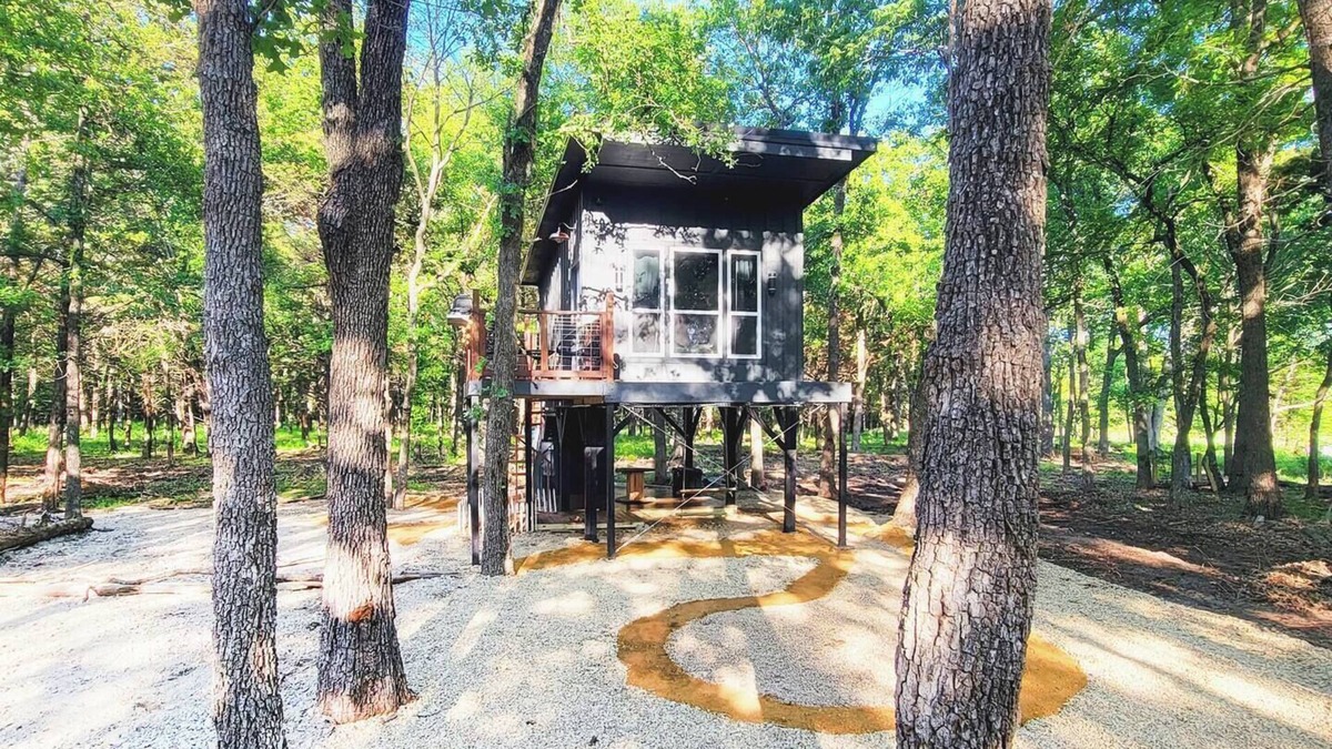 Miller Grove House | Little Luxe Romantic Treehouse Cabin