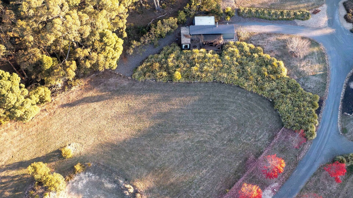 Leonards Hill Cabin | Little Maple near Daylesford