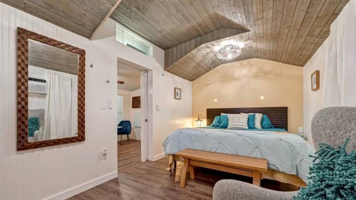 San Leon House | Little Marlin by the Bay Getaway!