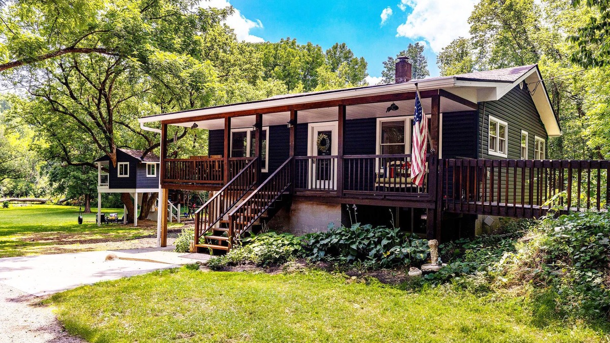 Oregonia House | Little Miami Riverfront 3-bedroom house one bedroom in a tree house.