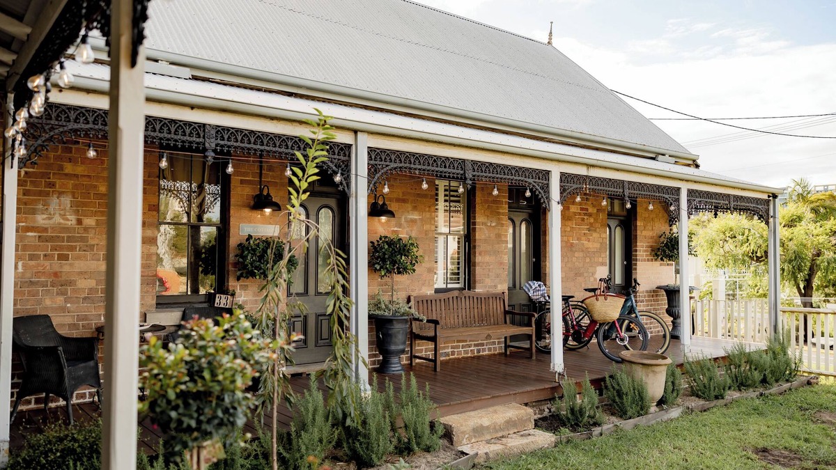 Wollongong Cottage | Little Milton restored Heritage Cottage 5 minutes walk to Harbour, Beaches & CBD