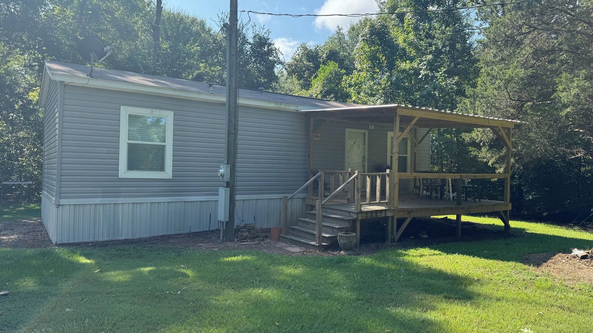 Woodville House | LITTLE MONTANA is a secluded little space close to beautiful Lake Mary