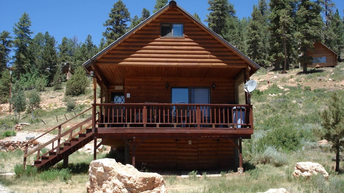 Meadow View Heights Cabin | Little Moose - Located right in the heart of Duck Creek Villag