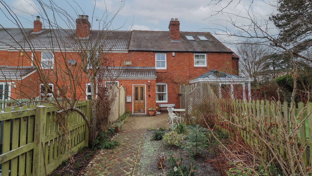 Upton St. Leonards Cottage | LITTLE NOO, family friendly, with open fire in Gloucester