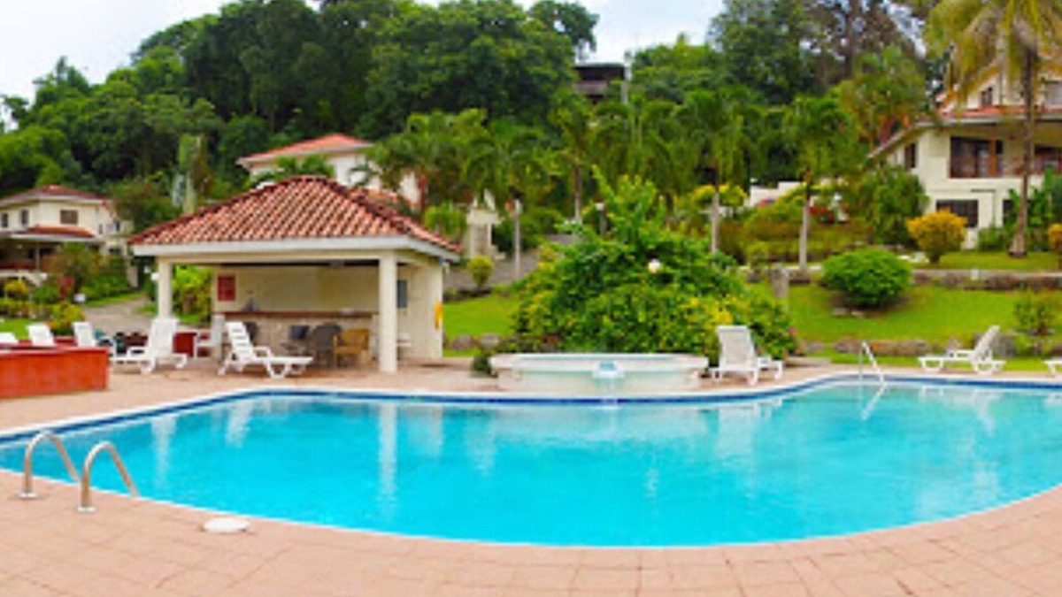 Bethel Apartment | LITTLE OASIS, 10 mins Drive to the best beaches this side of the Caribbean Sea