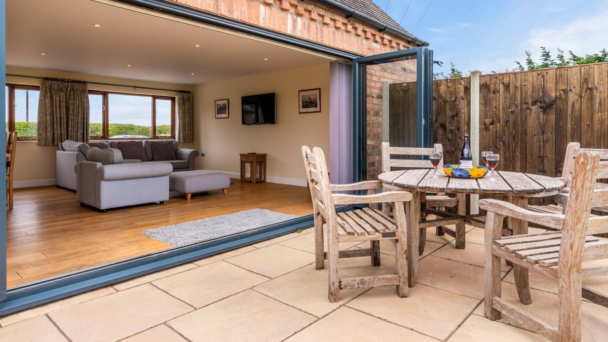 Upton Snodsbury Cottage | Little Owl Barn - sleeps 4 guests in 2 bedrooms