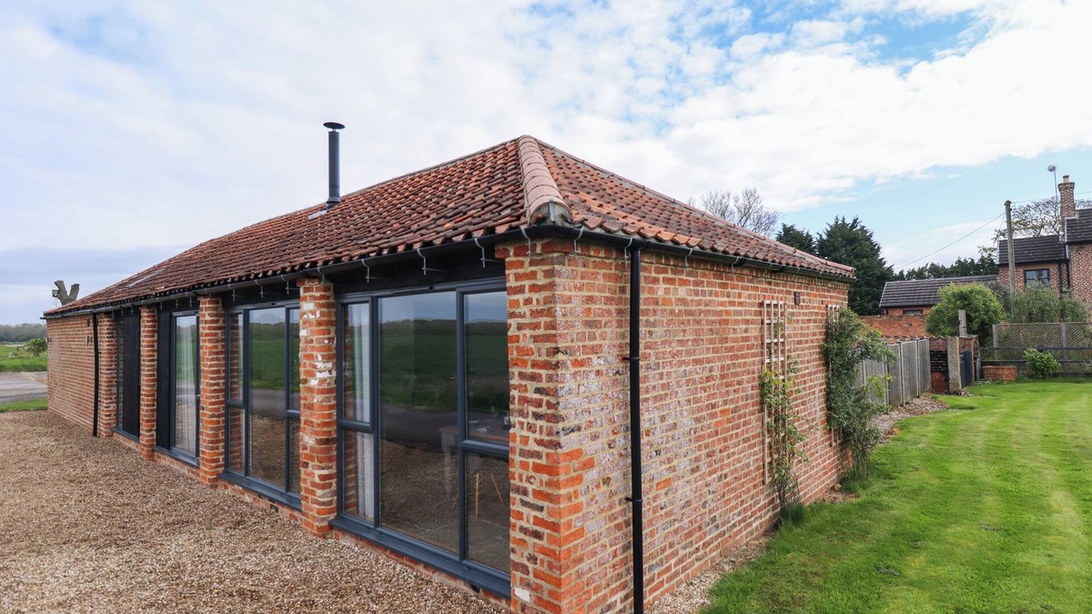 Market Rasen Cottage | LITTLE OWL, family friendly, with open fire in Market Rasen
