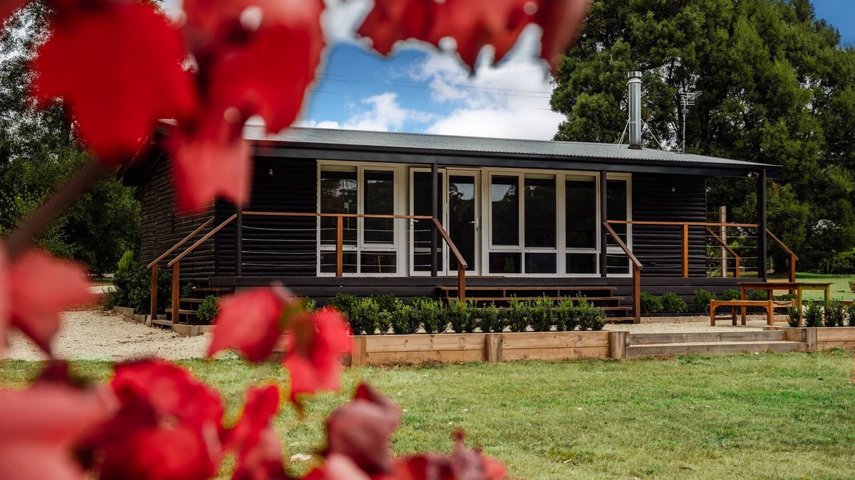 Trentham Cabin | Little Pine TrenthamnTranquil Trentham country retreat n