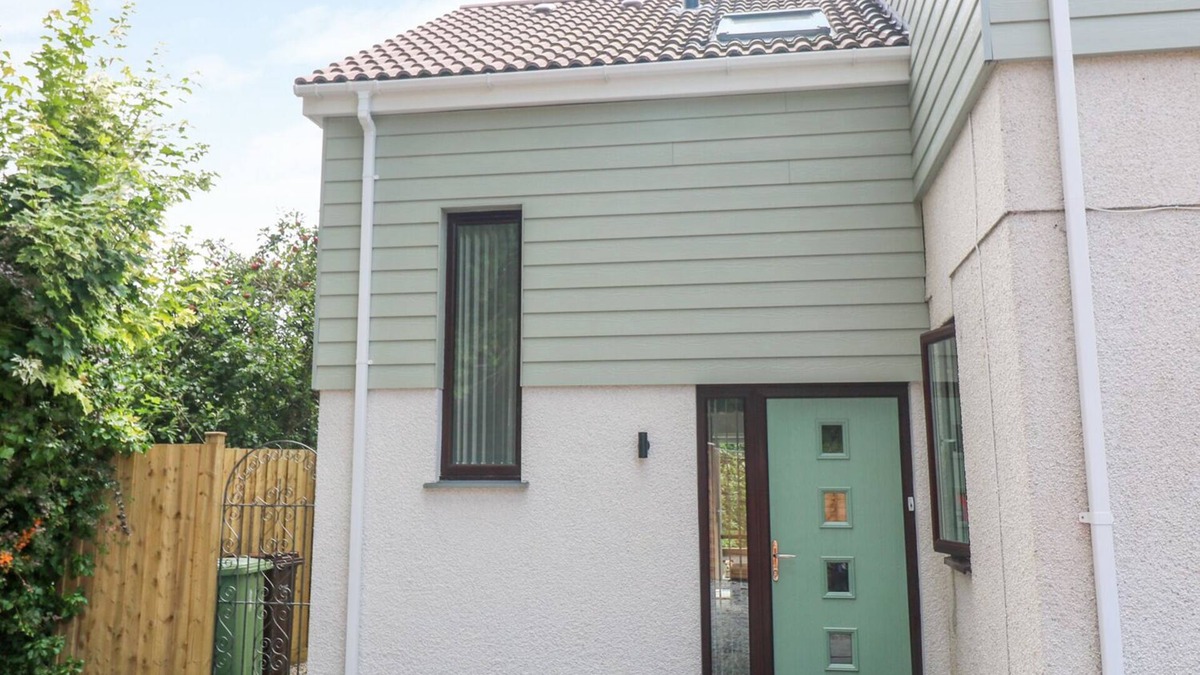 Carlyon Bay House | LITTLE PIPPIN, country holiday cottage, with a garden in St. Austell