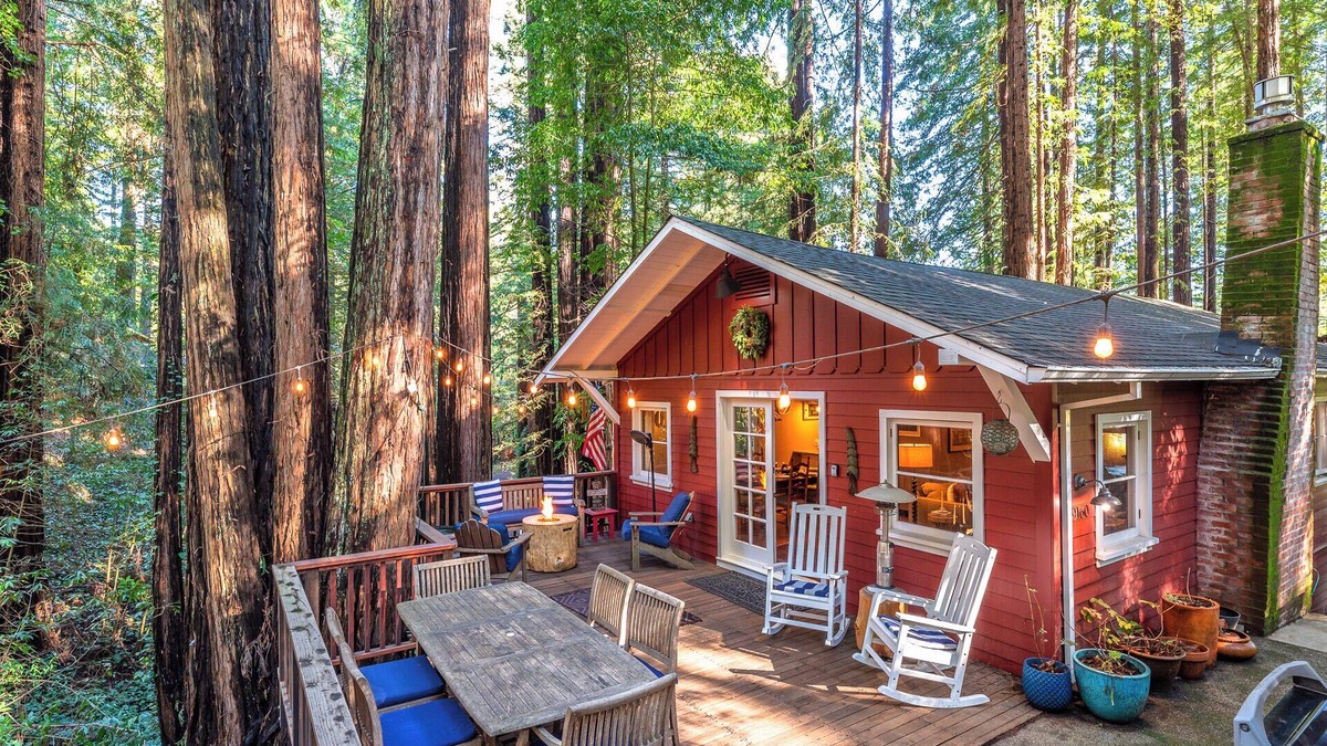 Northwood House | Little Red House Plus-Peaceful & Calm! Fab Redwood Cabin! HtTb/WIFI/Pup/Golf