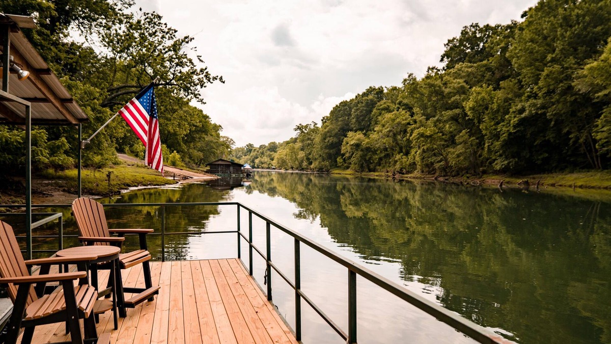 Heber Springs Cabin | Little Red River Cabin for a perfect fishing getaway for the whole family!