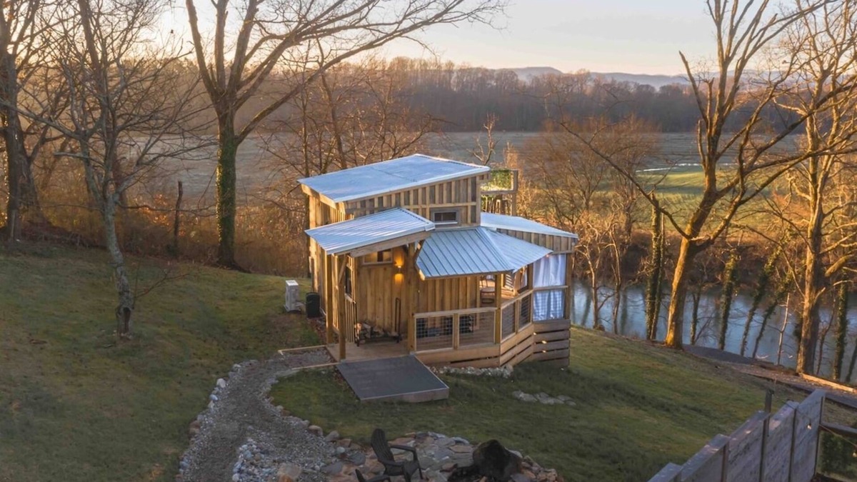 Maryville Apartment | Little River Tiny House *with hot tub*