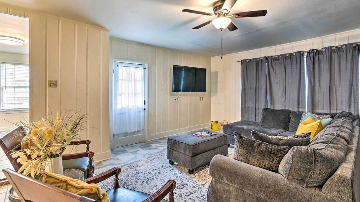 Midtown Cottage | Little Rock Home ~ 5 Mi to Downtown!