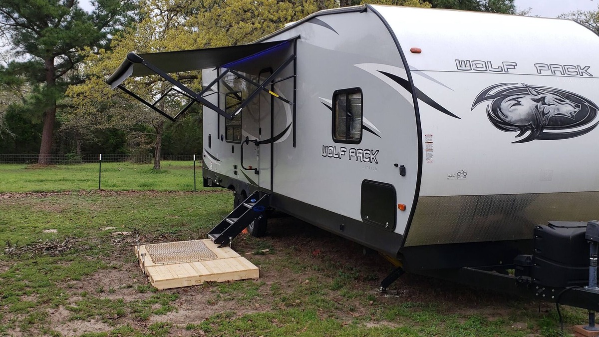 Camp Swift House | Little Rv in Bastrop. 3 miles from Lake Bastrop. Fire Pit , Fresh eggs available
