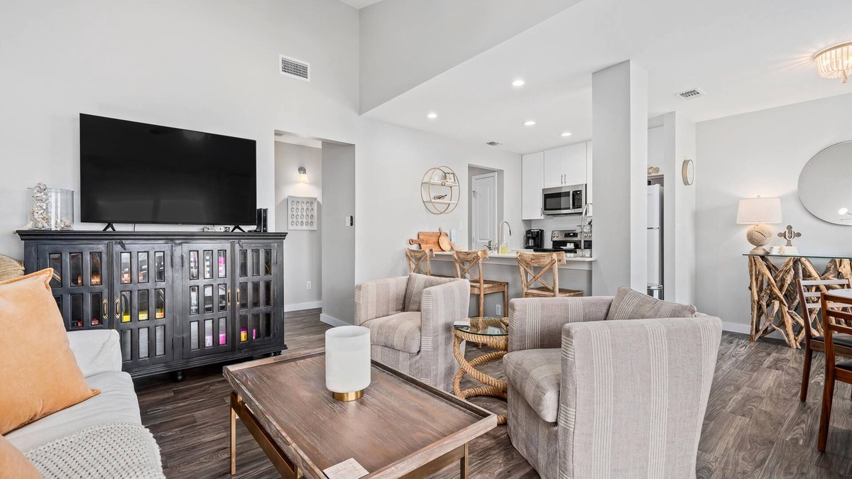 Harbor Oaks Condo | Little's Toasty Coasty | Pool Access, Canal Views