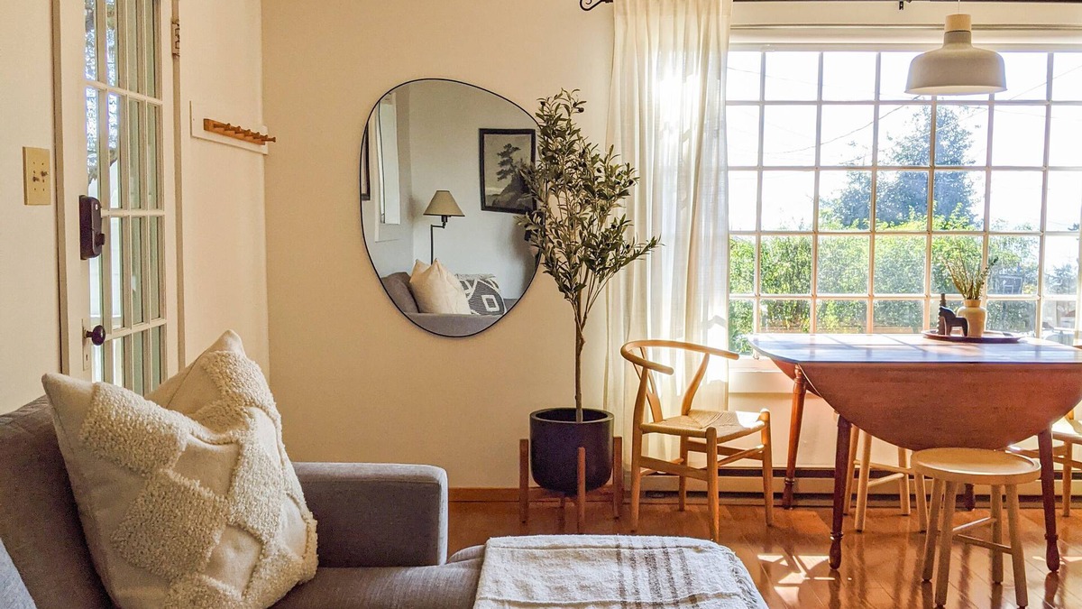 Olga Cabin | Little Stuga - Cozy, Private, Walk to water w/views