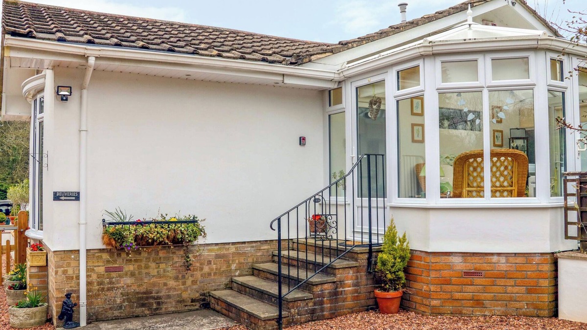 Barnstaple Cottage | LITTLE WILLESLEIGH, pet friendly, with a garden in Barnstaple