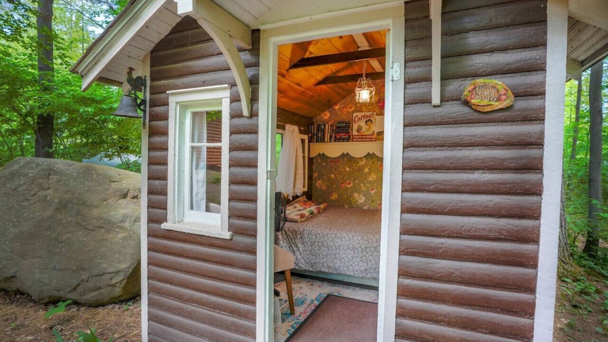 Pine City House | Little Wooded Retreat with breakfast and spa!