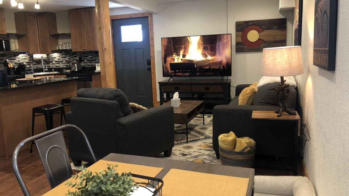 Woodland Park House | Little Woodys Hideaway-pet friendly 1Brm, sofa slpr