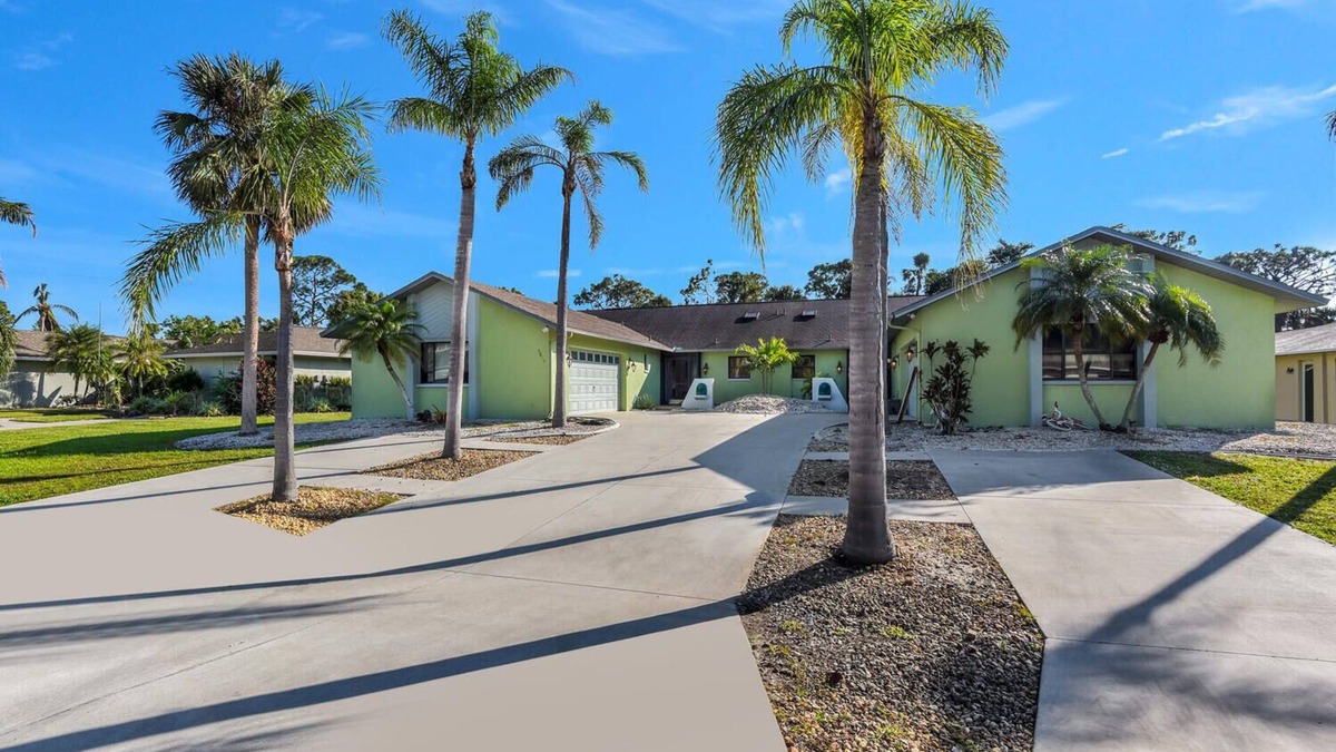 Fort Myers Villa | Littlestone Villa charming 2-bedroom duplex with Spa looking out to wilderness