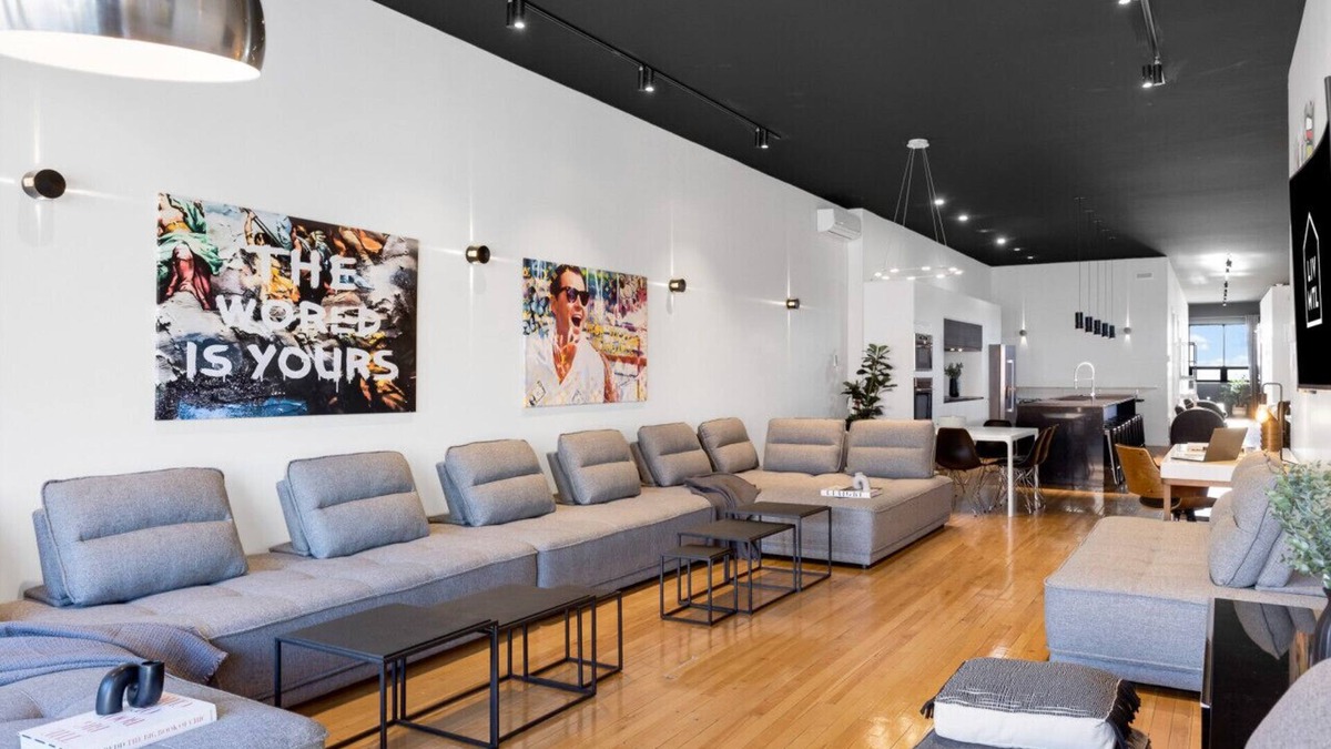 La Petite-Patrie Apartment | LiV MTL Plaza-2 Premium Bachelor Poker Foosball