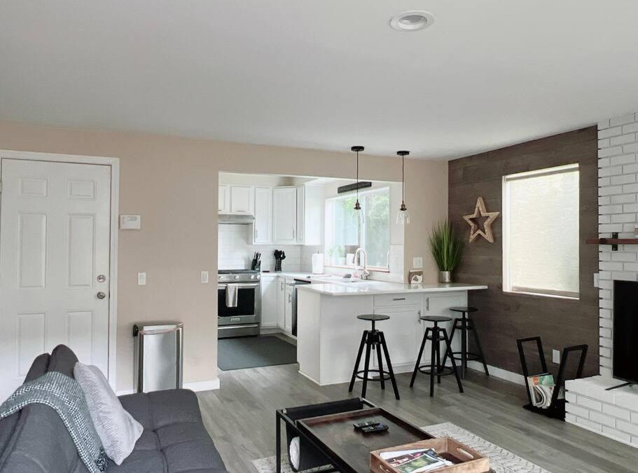Lake Forest Park Villa | Livable C near Lake Washington
