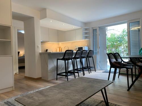 Voula House | LIVAS Athens Voula garden bungalow