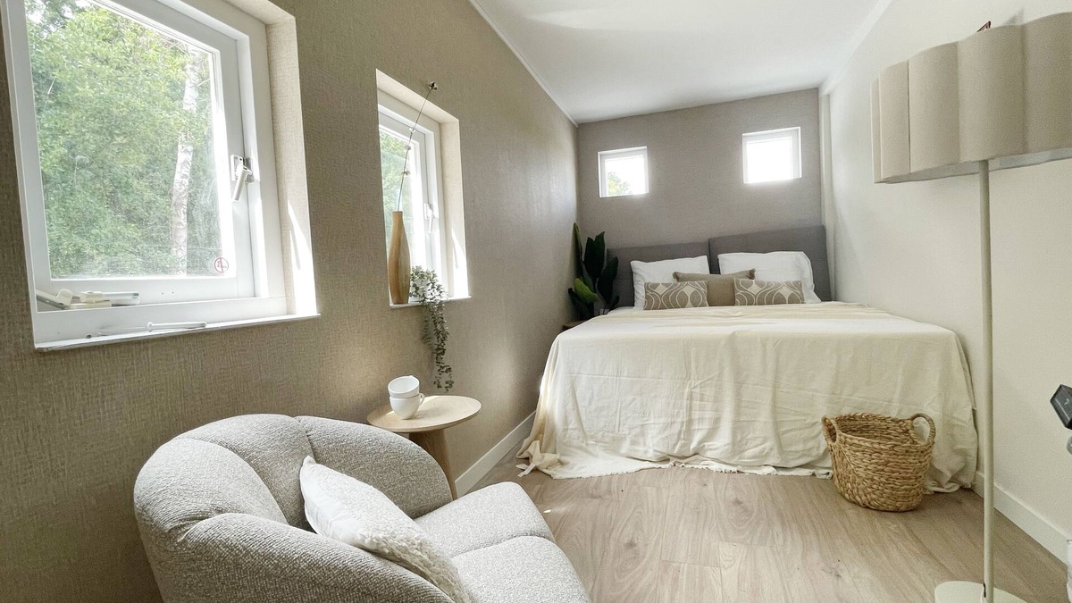 Municipality of Tilburg Apartment | Live close to campus without breaking the bank! This comfy spot is just a short nature walk from University Tilburg. A small but smartly designed 7 m² room with a cozy hotel bed, fast internet, and a desk for your laptop.