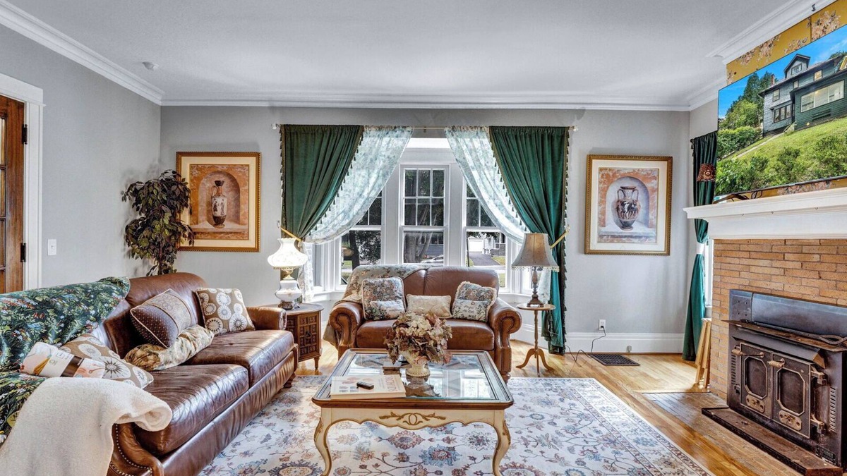 Rochester House | Live in sophistication and elegance in your VRBO home