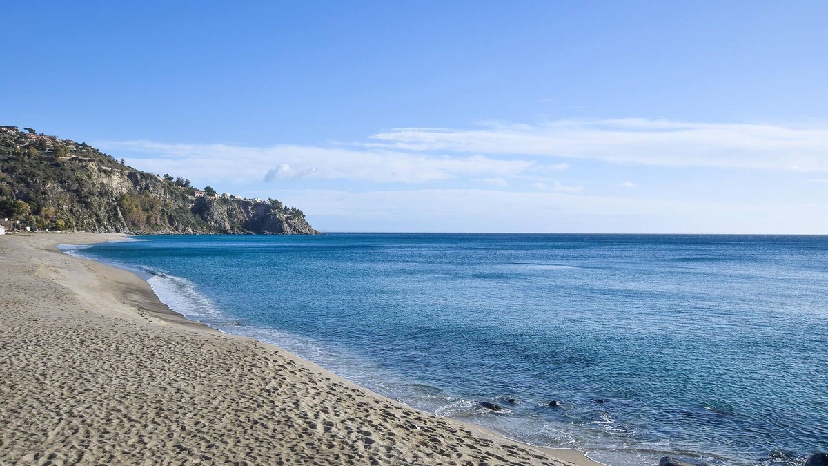 Amantea Apartment | Live in style in this beautiful vacation apartment with sea view in Amantea.
