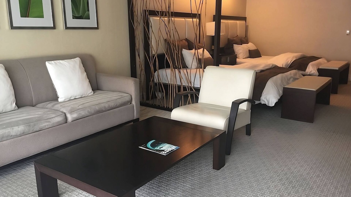 Ludlam Hotel | Live in Style - Miami Awaits You! Relaxing Room w/Full Kitchen | Hot tub + Spa