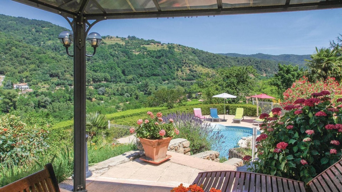 Saint-Fortunat-sur-Eyrieux House | Live in the beautiful natural park of the Monts de l'Ardèche.