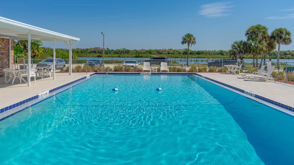 Edgewater House | Live it up "Florida Style" with an included golf cart.