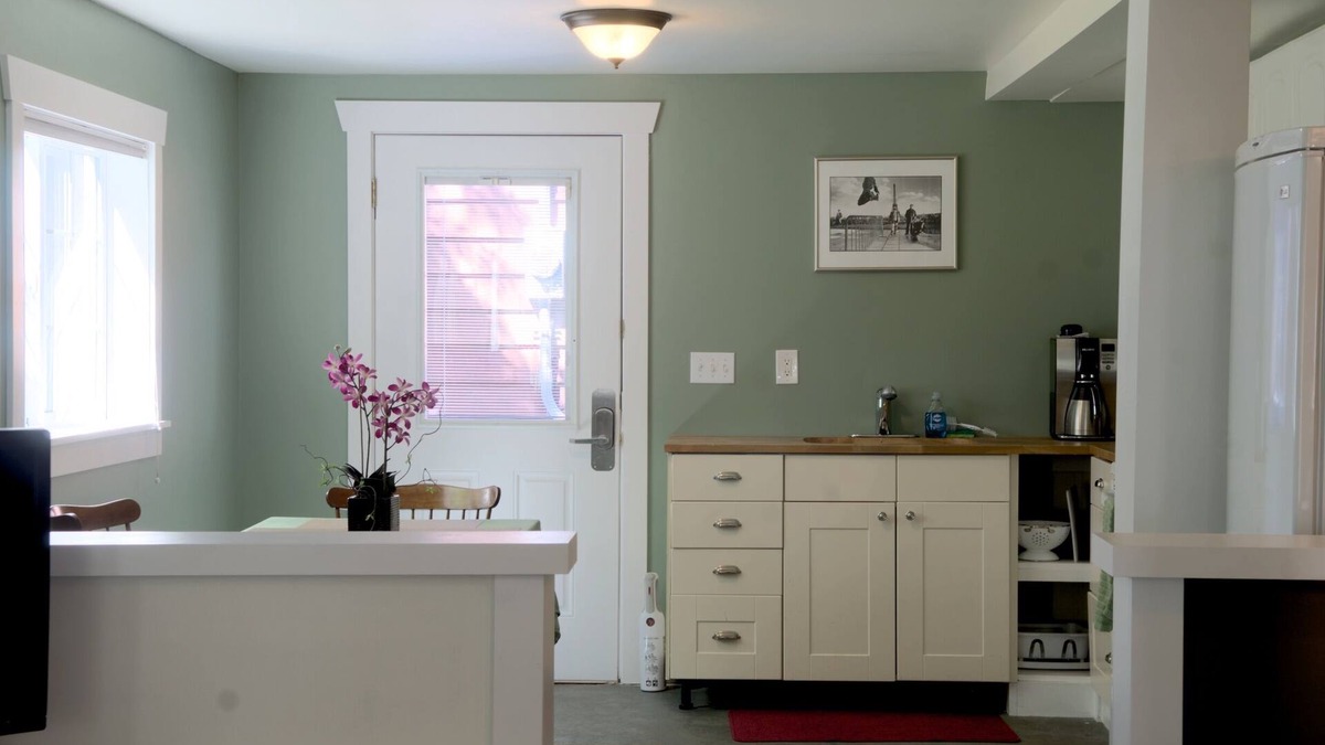 Loyal Heights House | Live Like a Local in Seattle Ballard Near Saltwater Beach and attractions