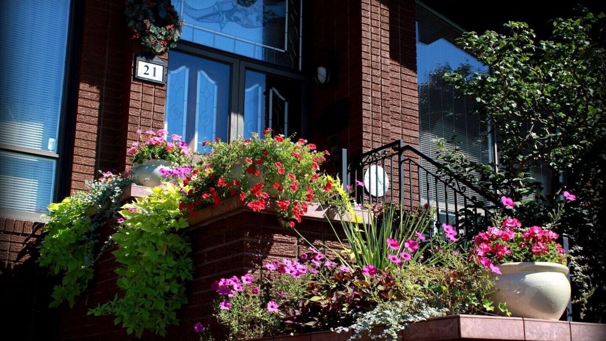 Humber Summit House | Live Like a Queen in a Stunning Chalet-Style Home - YYZ