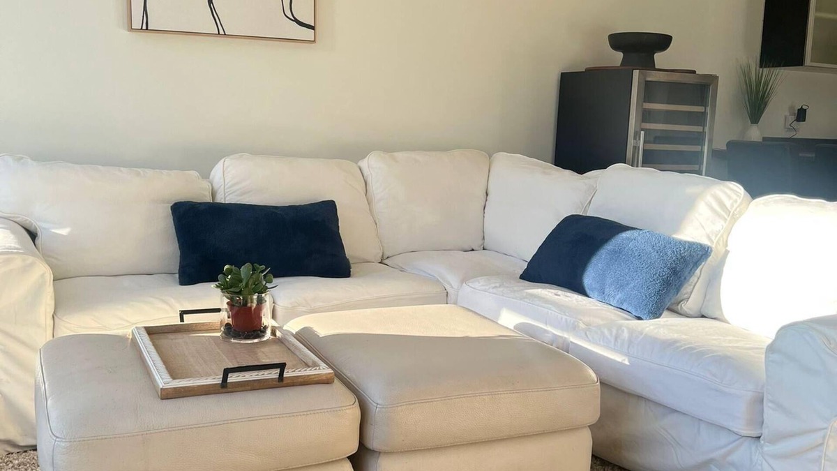 Langford Condo | Live like a tourist in Langford Downtown