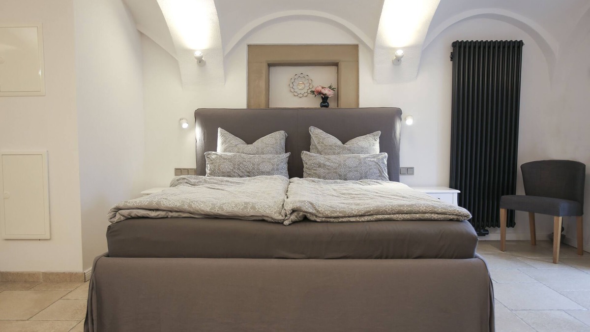 Grafengehaig Apartment | Live like in a castle, in the vaulted room, rental after complete renovation