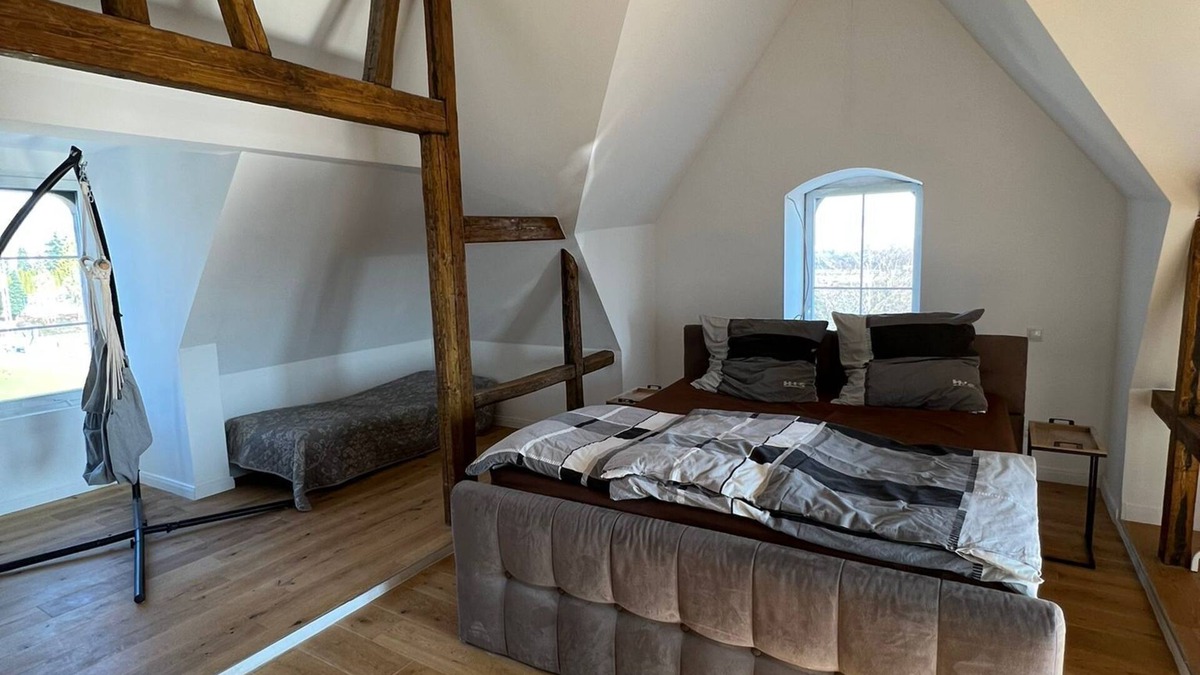 Verbandsgemeinde Pellenz Apartment | Live like in the castle in the old train station (max. 7 guests) - prices may vary!
