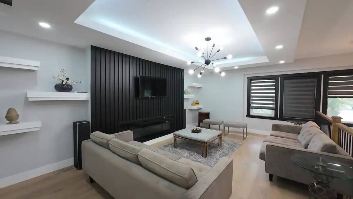 Southeast Calgary House | Live Like Royalty: Central 3-Bedroom Retreat| Calgary | Near Stampede
