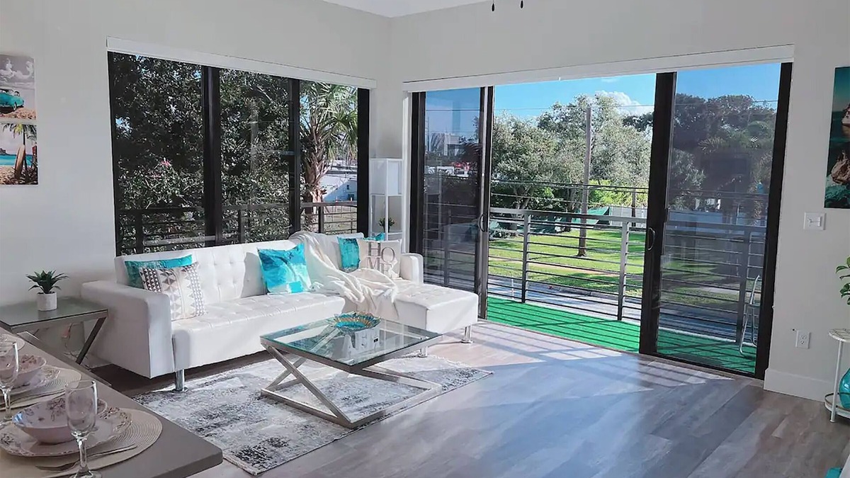 West Palm Beach Apartment | Live lux nearby the beach and downtown WPB/Gym/Ev