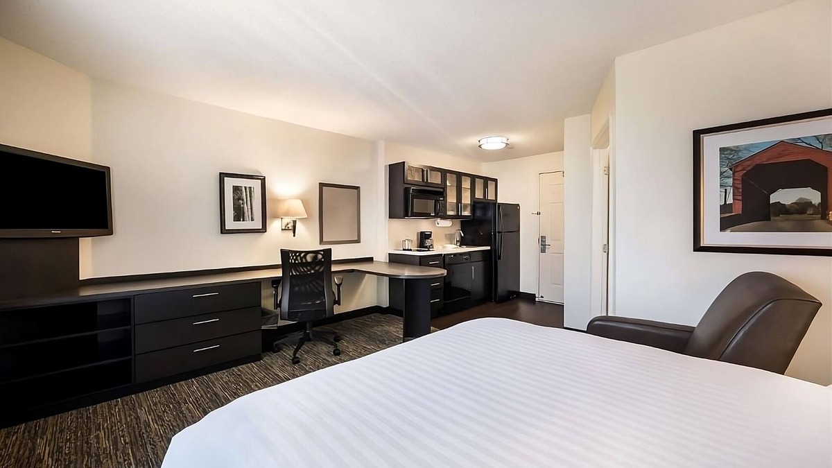 Gateway Hotel | Live Music Capital Hideaway! Pet-friendly Property, Fully-equipped Kitchen!