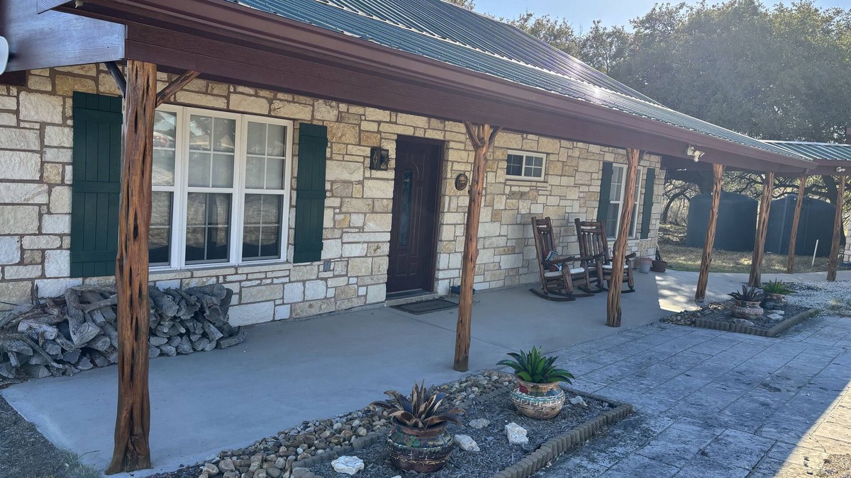 Kempner Cabin | Live Oak Combo - Cabin & Annex - 3 bedrooms for larger groups outside Lampasas