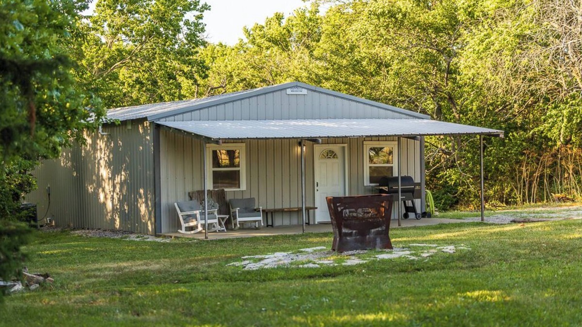 Emporia Cabin | Live Oaks Lodge Retreat with 8-12 Sleeping Capacity