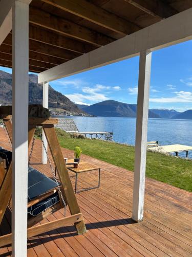 Leikanger Municipality Apartment | Live right by the Sognefjord