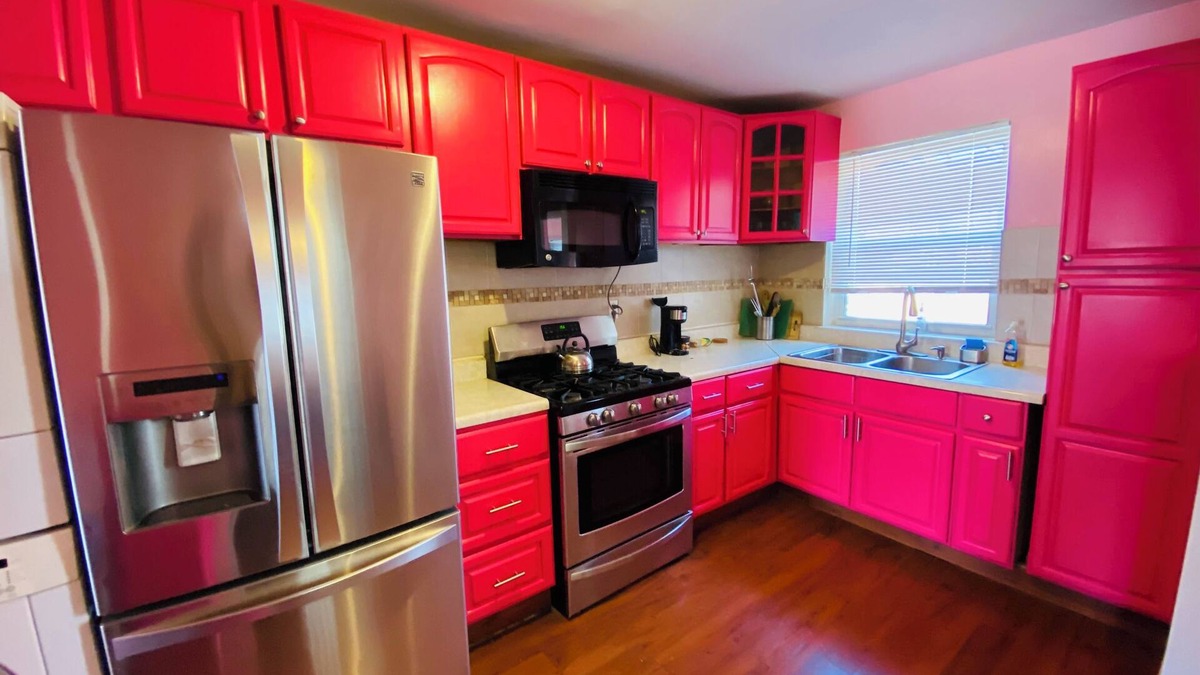 Williamsbridge House | Live the Dream at NYC Barbie’s House: Chic 4-Bed, 2.5-Bath Bronx Getaway!