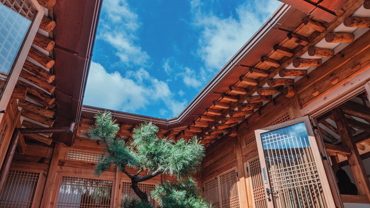 Gahoe-dong House | Live the hanok way — tradition reimagined with modern comfort in Bukchon.