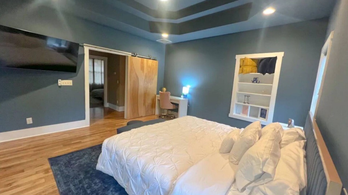Smyrna House | Live, Work, Play! Near Battery Park/Braves & more! Prime location near highways!